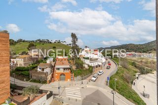 Flat in Vallbona. Luminoso piso de 98m2 totalmente exterior con garaje y trastero