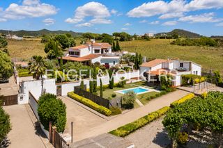 Maison à Mas Mora-Sant Daniel. Oportunidad de inversión complejo residencial con licencia turís