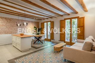Rent Flat in Gòtic. Apartamento vacacional en la rambla.