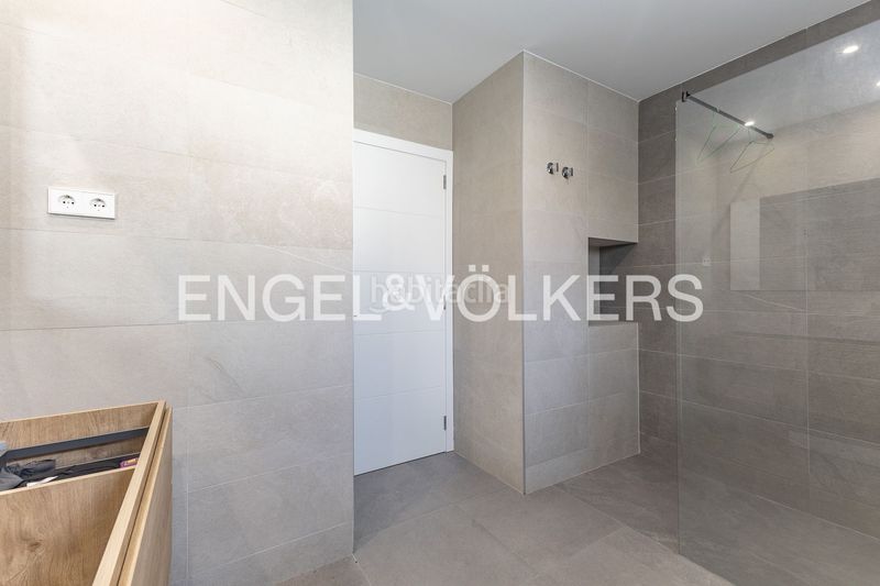 Foto e9adab48-f9e2-4805-bea7-e96155b83d4a. Casa amb calefacció aparcament a Ca n'Aurell Terrassa