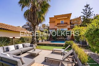 Haus in La Miranda-Can Candeler. Unifamiliar con piscina en solar de más de 1.000 m2 en la mirand