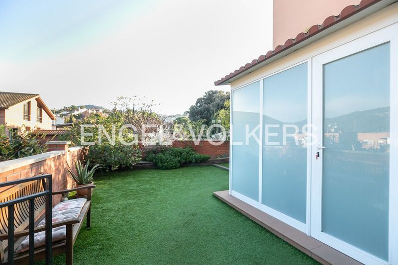Foto a4f9c215-7ecc-4f98-b11f-36fb2a674e4d. Casa amb calefacció aparcament a La Miranda-Can Candeler Sant Just Desvern