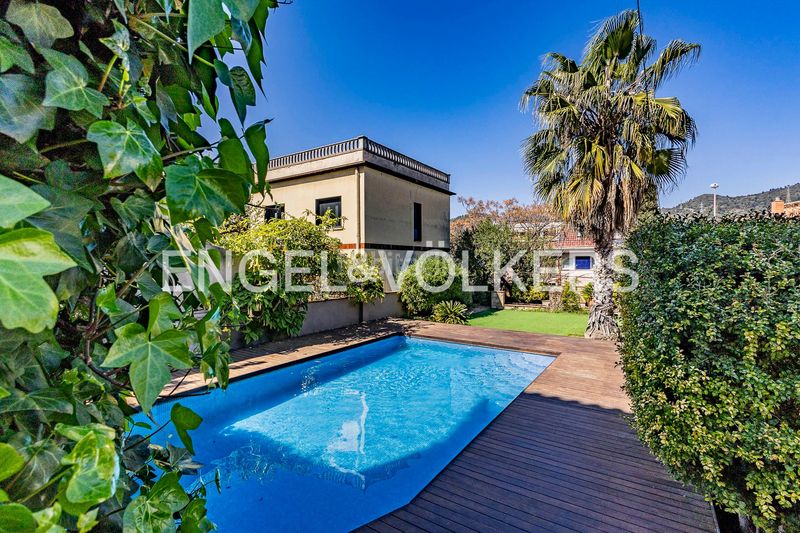 Foto f97609fe-4f36-4823-b53c-e4d8a20bb95e. Casa amb calefacció aparcament a La Miranda-Can Candeler Sant Just Desvern