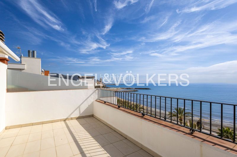 Foto 18c4b8eb-39ef-4b44-8bfa-8247862c0002. Dúplex amb calefacció a Centre Sitges