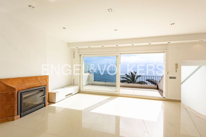 Foto 1d8b1c06-a05c-4e18-be93-57abc0e4946c. Dúplex amb calefacció a Centre Sitges