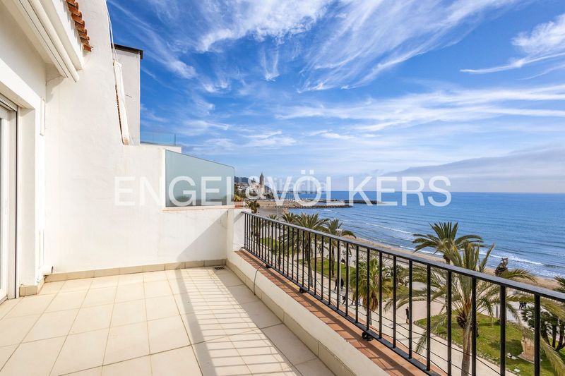 Foto 33350f85-d0b9-4b4b-88b8-ebd0dfc75616. Dúplex amb calefacció a Centre Sitges