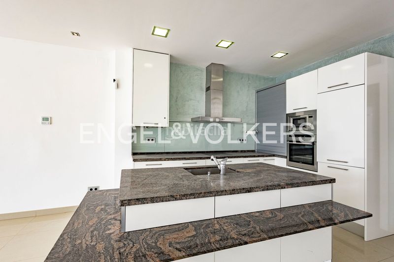 Foto 3d6d8a9b-094e-4c99-8f66-b0873153ea1b. Dúplex amb calefacció a Centre Sitges