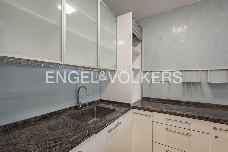 Foto 7313b670-7096-4c54-b5fd-2f11a95b5417. Dúplex amb calefacció a Centre Sitges