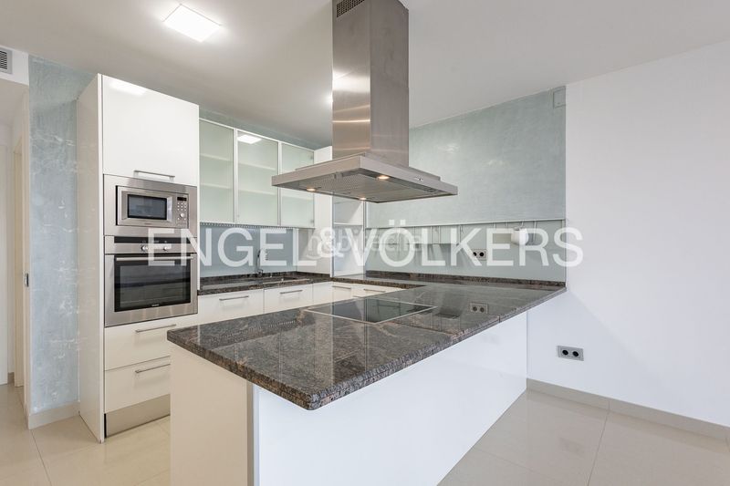 Foto f0b42d21-a096-4d14-834a-b0d6654a4b7a. Dúplex amb calefacció a Centre Sitges