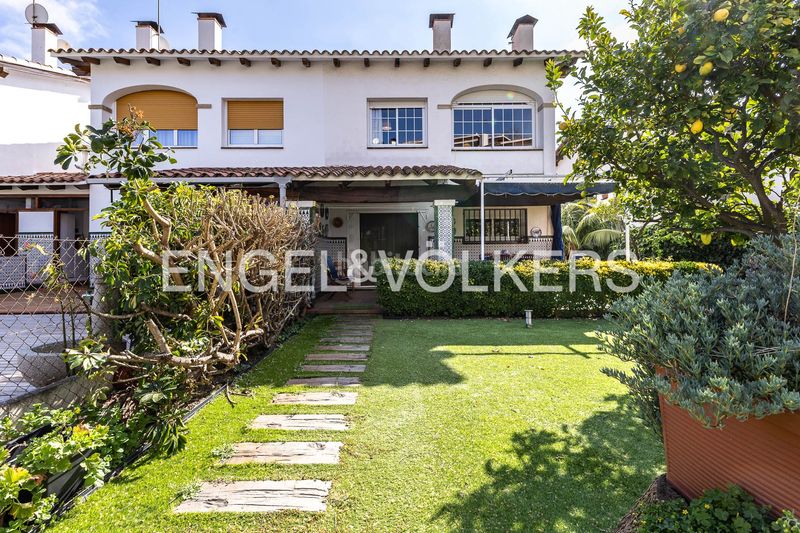Foto b229545e-51de-43e7-b8d3-b361d432f72c. Casa amb calefacció aparcament a Vilassar de Dalt