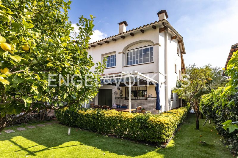 Foto ddde8498-1aed-45a6-9af5-dbc2033fee39. Casa amb calefacció aparcament a Vilassar de Dalt