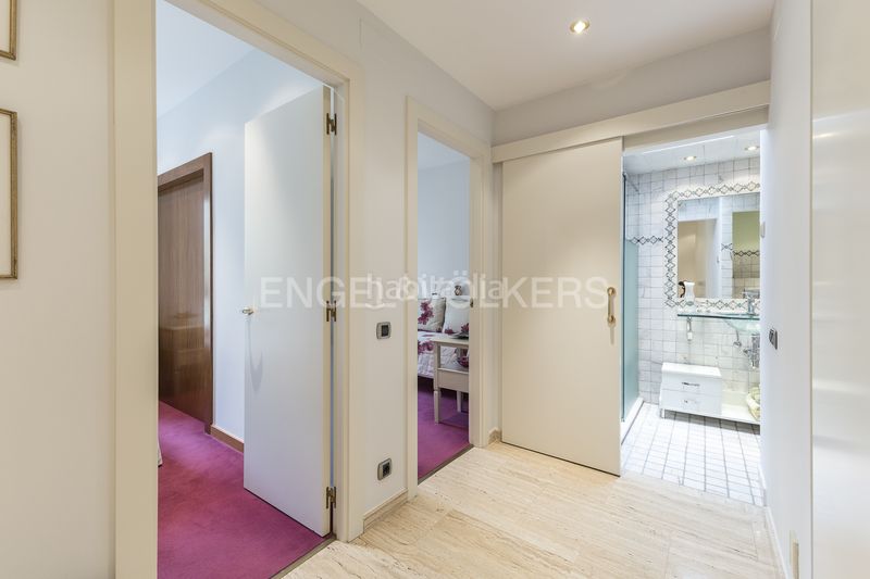 Foto 0b1d6243-fa5e-4e23-9f57-07d3b3ff6565. Casa amb calefacció aparcament a Tres Torres Barcelona