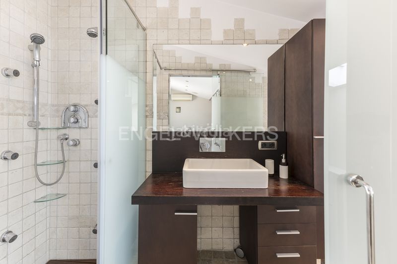 Foto 54c95f9a-3a49-4f05-9878-3aa5403464cf. Casa amb calefacció aparcament a Tres Torres Barcelona