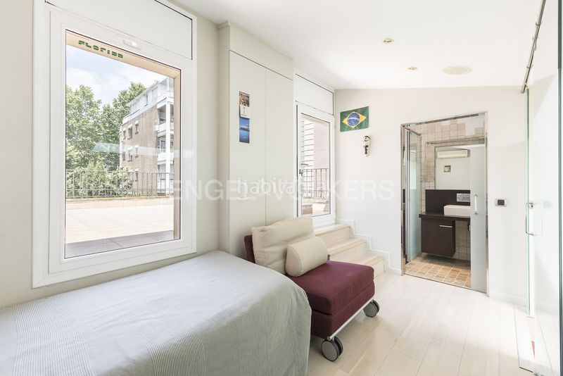Foto c2a85463-9362-42d1-83b1-af127522fe34. Casa amb calefacció aparcament a Tres Torres Barcelona