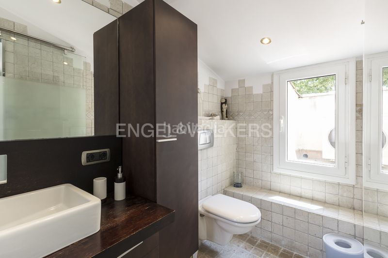 Foto c5f0eecc-a9ee-40ad-8660-e06a1a269105. Casa amb calefacció aparcament a Tres Torres Barcelona