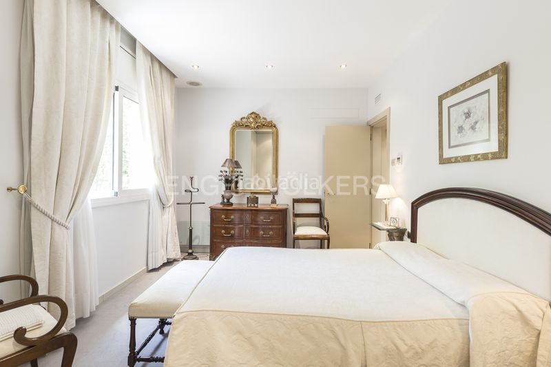 Foto d3b36b91-732d-4123-ae3b-5ec1e5fd357d. Casa amb calefacció aparcament a Tres Torres Barcelona
