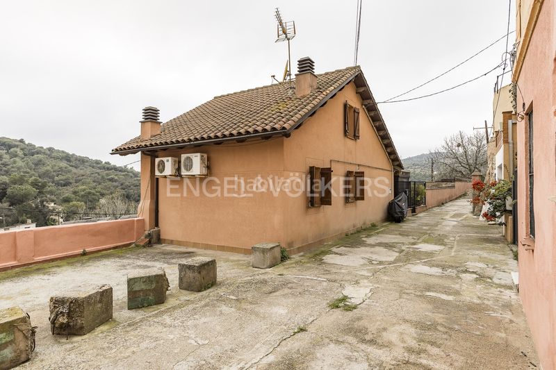 Foto 044e9780-8f80-4488-8b53-759d93a951a5. Casa amb calefacció a Vallvidrera - Tibidabo - Les Planes Barcelona