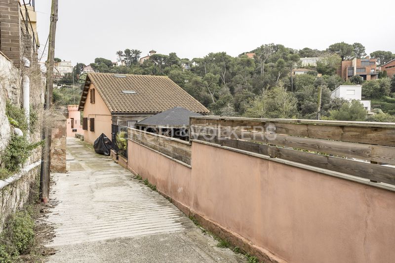 Foto 0d6b0e4a-0c58-438e-85aa-f81c5ff94cb3. Casa amb calefacció a Vallvidrera - Tibidabo - Les Planes Barcelona