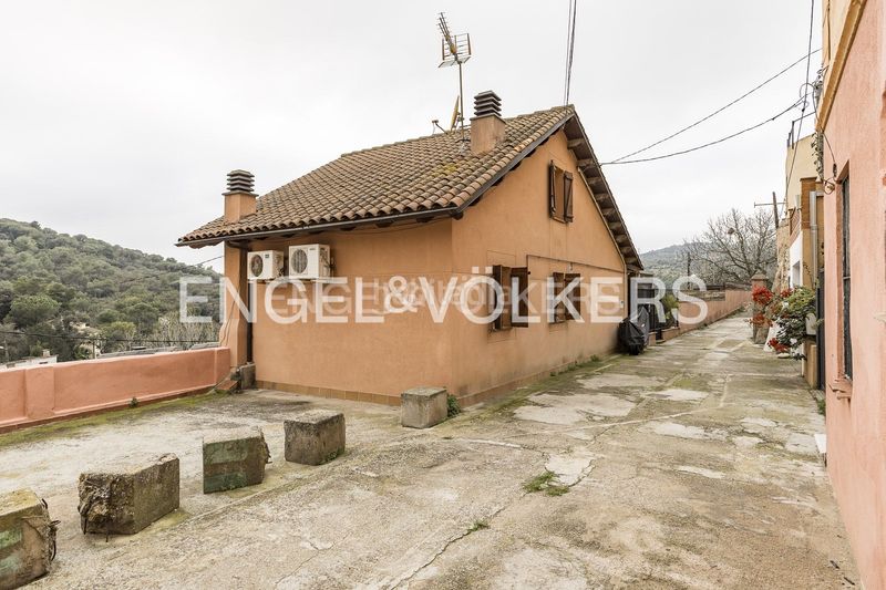 Foto 52130898-be17-4d16-a145-a44a6590e050. Casa amb calefacció a Vallvidrera - Tibidabo - Les Planes Barcelona