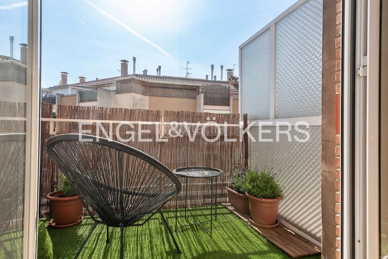 Piso exclusivo piso luminoso con terraza en eixample en Barcelona - Imagen 2