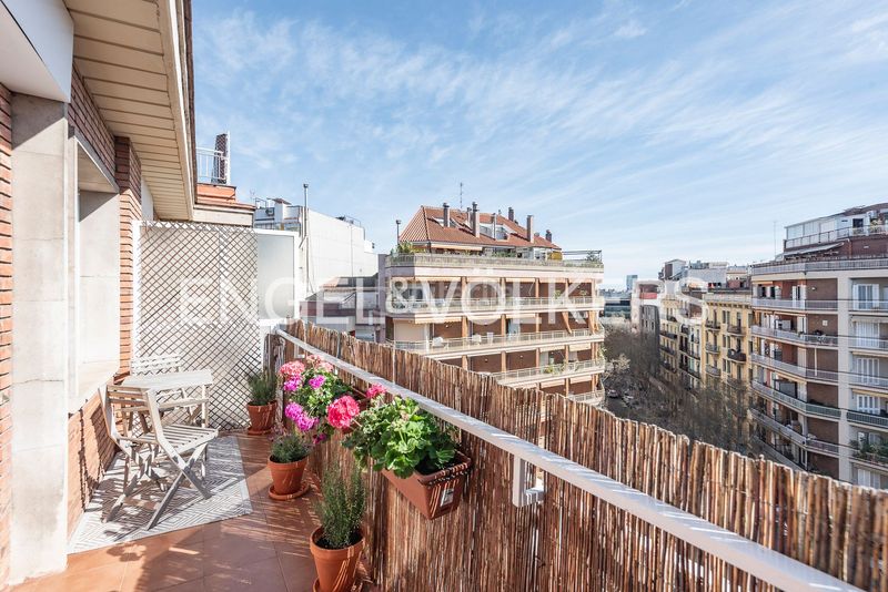Piso exclusivo piso luminoso con terraza en eixample en Barcelona - Imagen 3