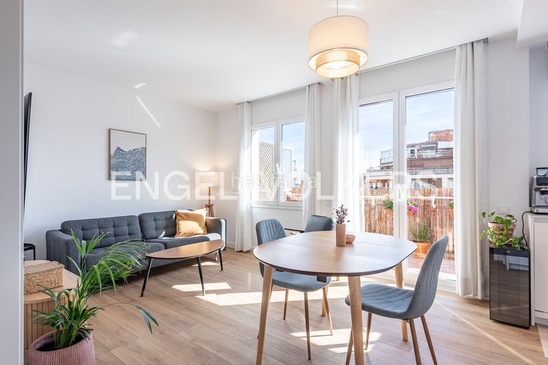 Piso exclusivo piso luminoso con terraza en eixample en Barcelona