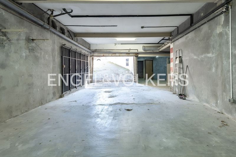 Foto 575184c2-a7bd-420d-8675-e2ff675107b3. Aparcament cotxe a Premià de Dalt