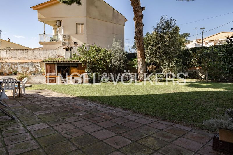 Foto c2549a84-d820-4d73-a785-eff5748be365. Terreny residencial a Premià de Dalt