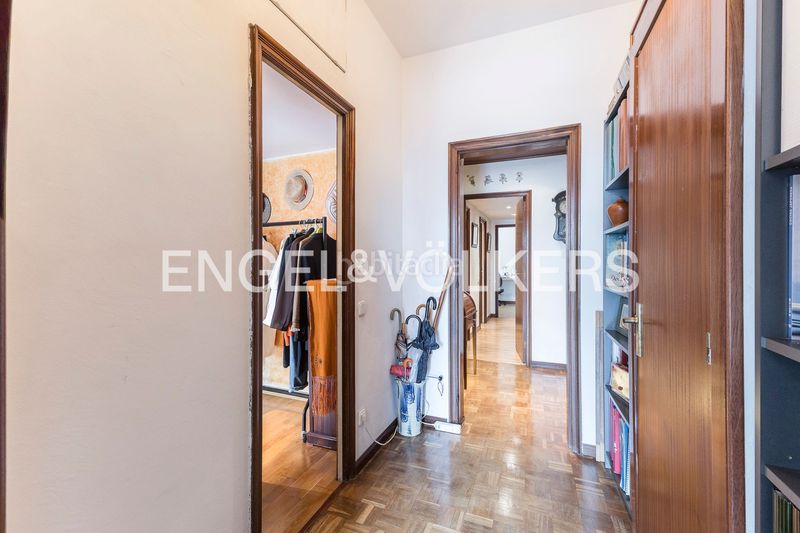 Foto 5c486b45-1953-49d2-868c-0319d851be09. Àtic amb calefacció aparcament a Sant Antoni Barcelona