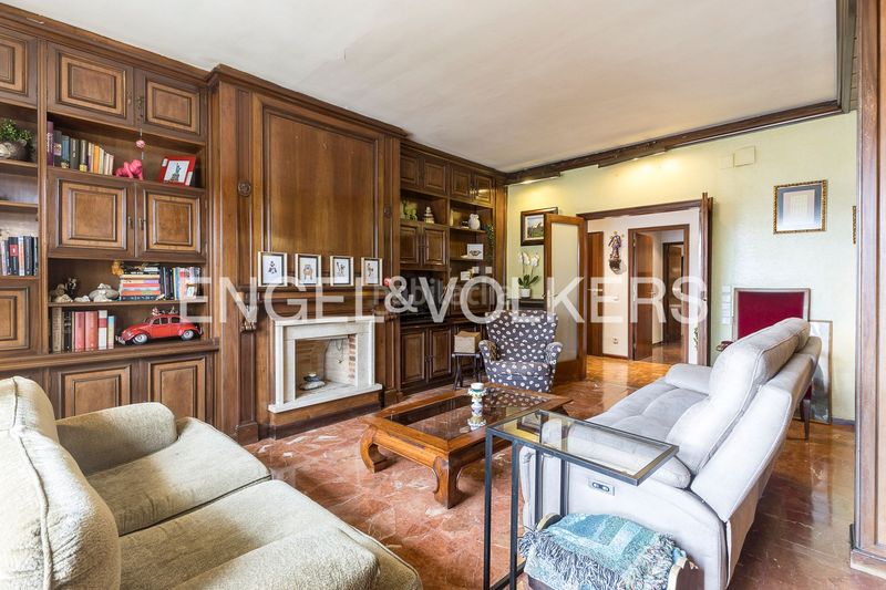 Foto dbba0761-c805-4bd1-88ca-b73d75aff0fd. Àtic amb calefacció aparcament a Sant Antoni Barcelona