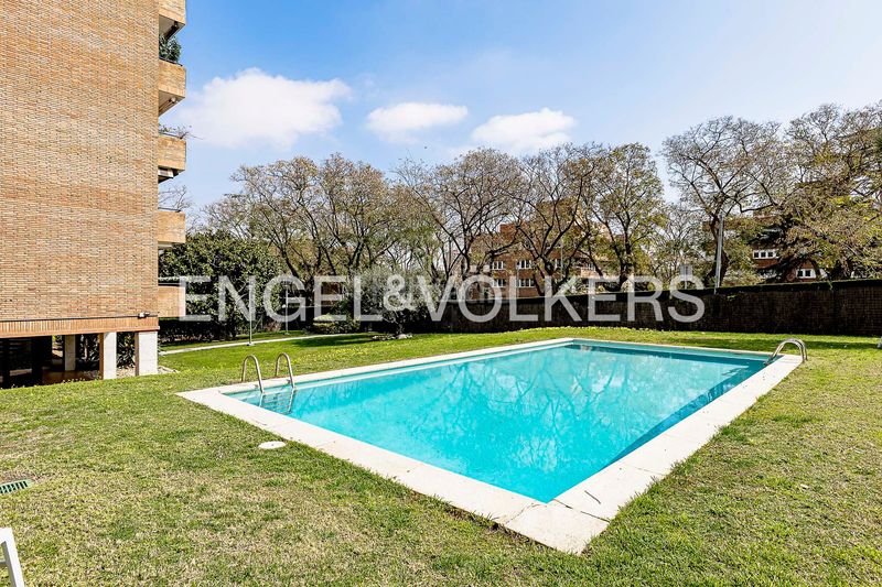 Foto 62a2a96e-9c0c-4091-b913-d6cf898e50ef. Pis amb calefacció aparcament piscina a Pedralbes Barcelona