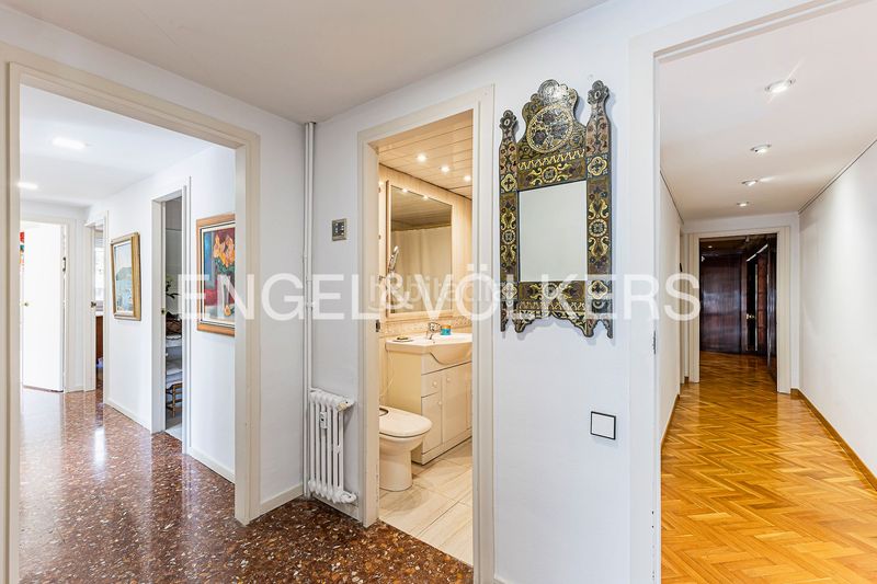 Foto aff67834-cef3-41ba-a9c3-23094449da6f. Pis amb calefacció aparcament piscina a Pedralbes Barcelona