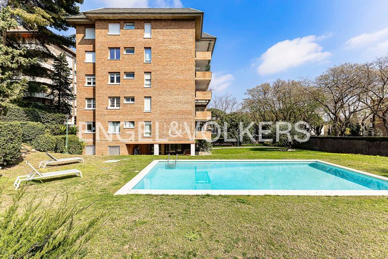 Foto d83237cc-6fc8-4209-b168-55a5e791cf2b. Pis amb calefacció aparcament piscina a Pedralbes Barcelona