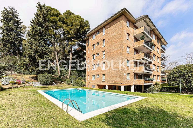 Foto dbc18c13-bc95-4af5-8476-e344fc8f9968. Pis amb calefacció aparcament piscina a Pedralbes Barcelona