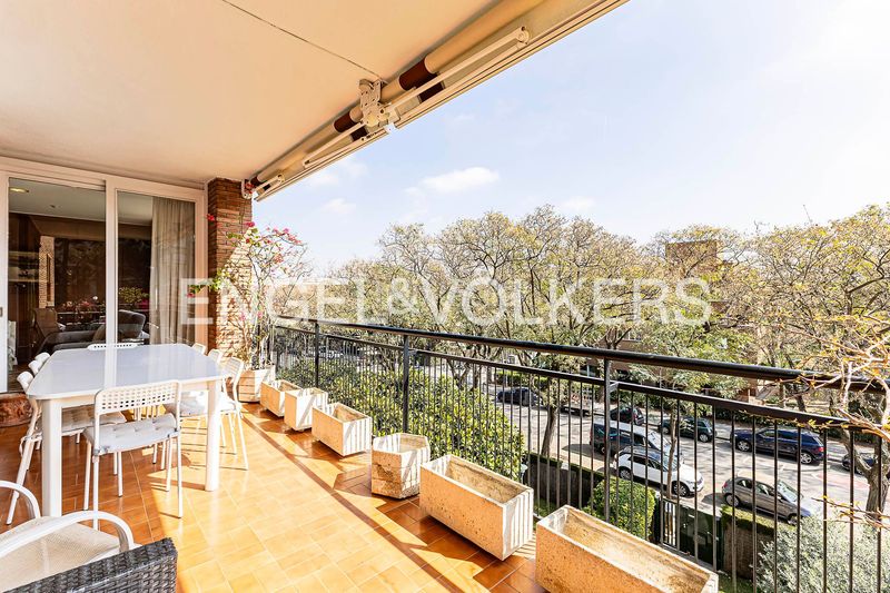 Foto e6564f48-5c69-47eb-8e64-48fcb381fd7e. Pis amb calefacció aparcament piscina a Pedralbes Barcelona