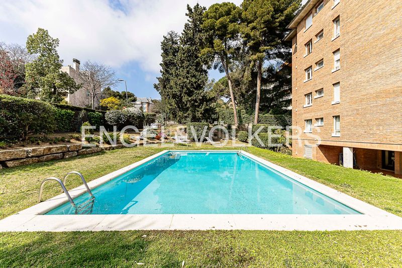 Foto e6ba14e6-28b4-4849-a068-418065a3f0a2. Pis amb calefacció aparcament piscina a Pedralbes Barcelona