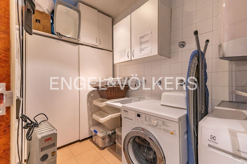 Foto 0c0e8883-1097-4d86-9e46-d9dc320e746d. Casa adossada amb calefacció aparcament piscina a Barcelona