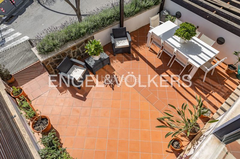 Foto 41ac2346-523e-4a23-89e3-f3d3cec09ec5. Casa adossada amb calefacció aparcament piscina a Barcelona