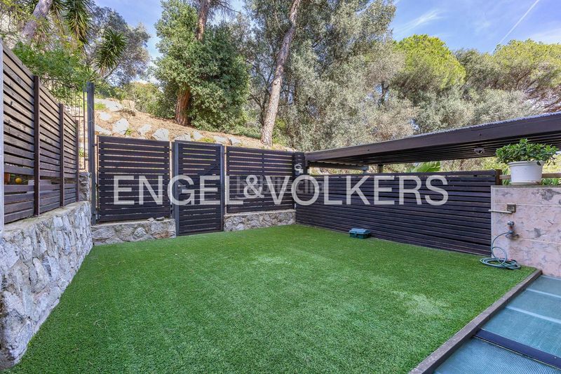 Foto 557a4267-7512-44ac-b3ed-22ea6b611e4c. Casa adossada amb calefacció aparcament piscina a Barcelona