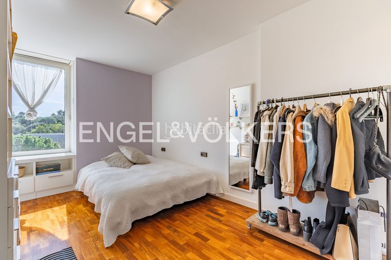 Foto 57a74ca2-d84b-4140-afe0-cfcc49bb05b3. Casa adossada amb calefacció aparcament piscina a Barcelona