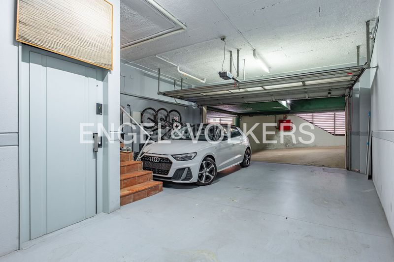 Foto 5da5482d-a45a-4726-86b2-d8c96aceab02. Casa adossada amb calefacció aparcament piscina a Barcelona