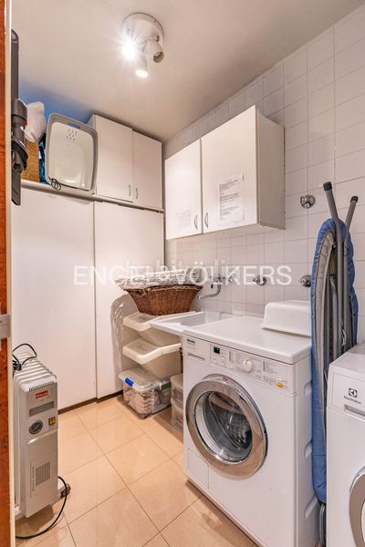 Foto 797ea710-18a9-4090-aeae-3db00ff775c4. Casa adossada amb calefacció aparcament piscina a Barcelona