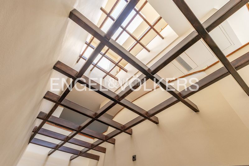 Foto ab72f2da-9989-4a7a-af6b-f3f0cf2f9ce2. Casa adossada amb calefacció aparcament piscina a Barcelona