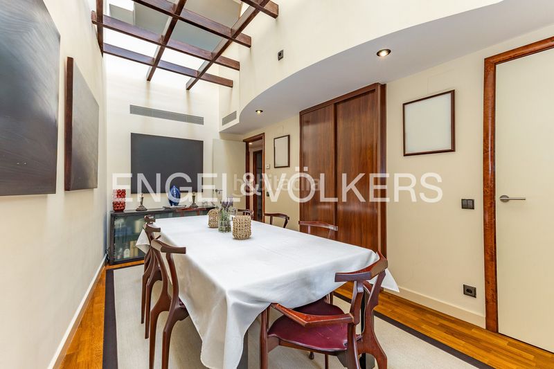 Foto b7c8a050-dcc6-4792-827b-1ca1d194bf7a. Casa adossada amb calefacció aparcament piscina a Barcelona