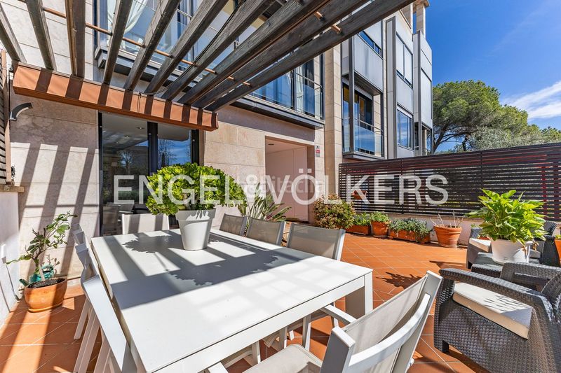 Foto d1ce5463-520b-49da-ac3c-b8cb77db7523. Casa adossada amb calefacció aparcament piscina a Barcelona