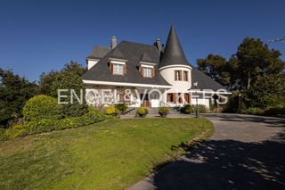 Rent House in Bruguers. Única propiedad con vistas al mar