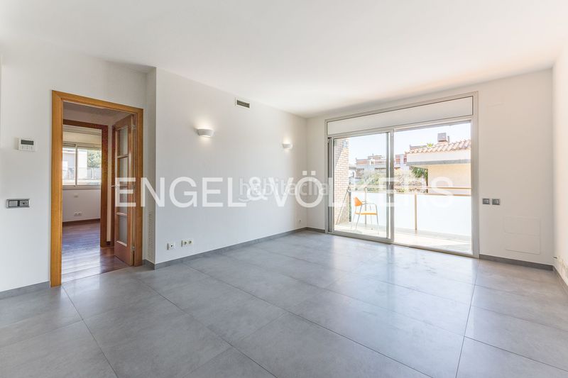 Foto 0af19306-b1c3-452f-9c81-d3ef357d4869. Pis amb calefacció aparcament piscina a Muntanyeta Castelldefels