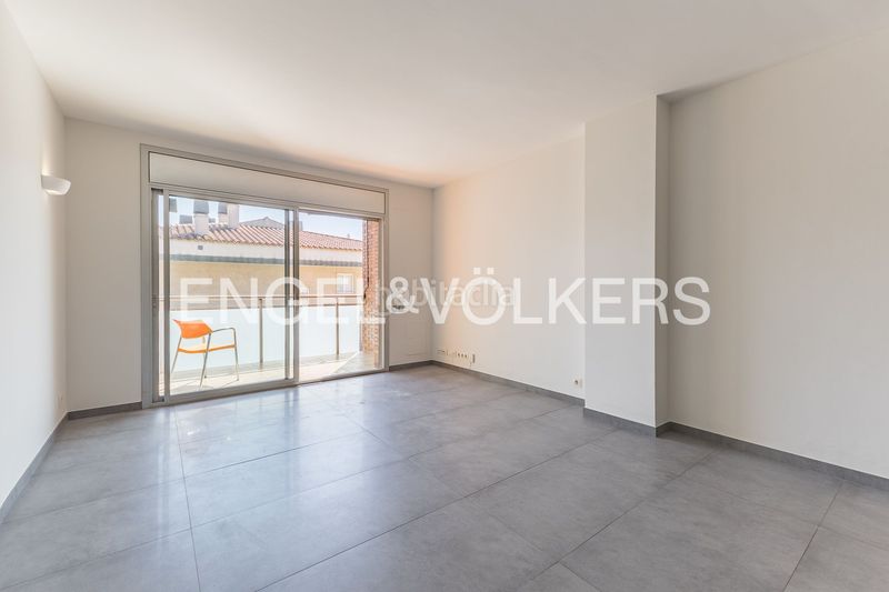 Foto 105341d8-d41c-4b92-80ab-bbd964aeed2a. Pis amb calefacció aparcament piscina a Muntanyeta Castelldefels