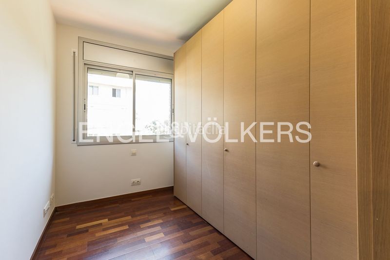 Foto 23cc1990-7384-4c5a-896d-c8c8c70315e8. Pis amb calefacció aparcament piscina a Muntanyeta Castelldefels