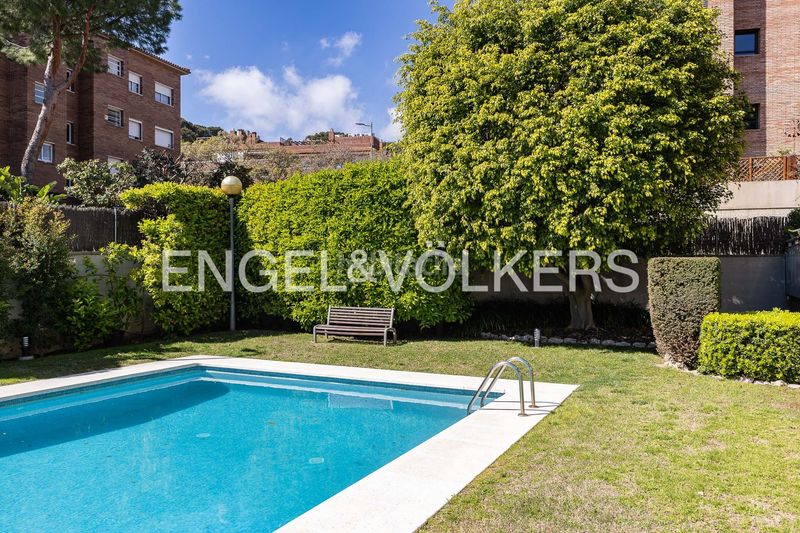 Foto 274b420c-0d3c-48bf-8d71-49c56713e95d. Pis amb calefacció aparcament piscina a Muntanyeta Castelldefels